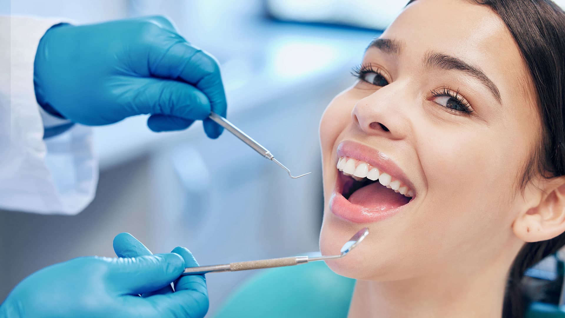 A Nordic Dentistry patient having a relaxed dental exam